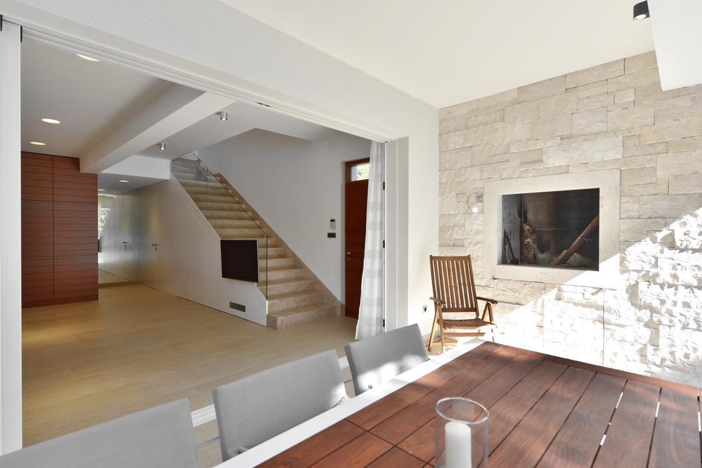 Chiponsky One - 5 Star Beachfront Property Bol Exterior foto